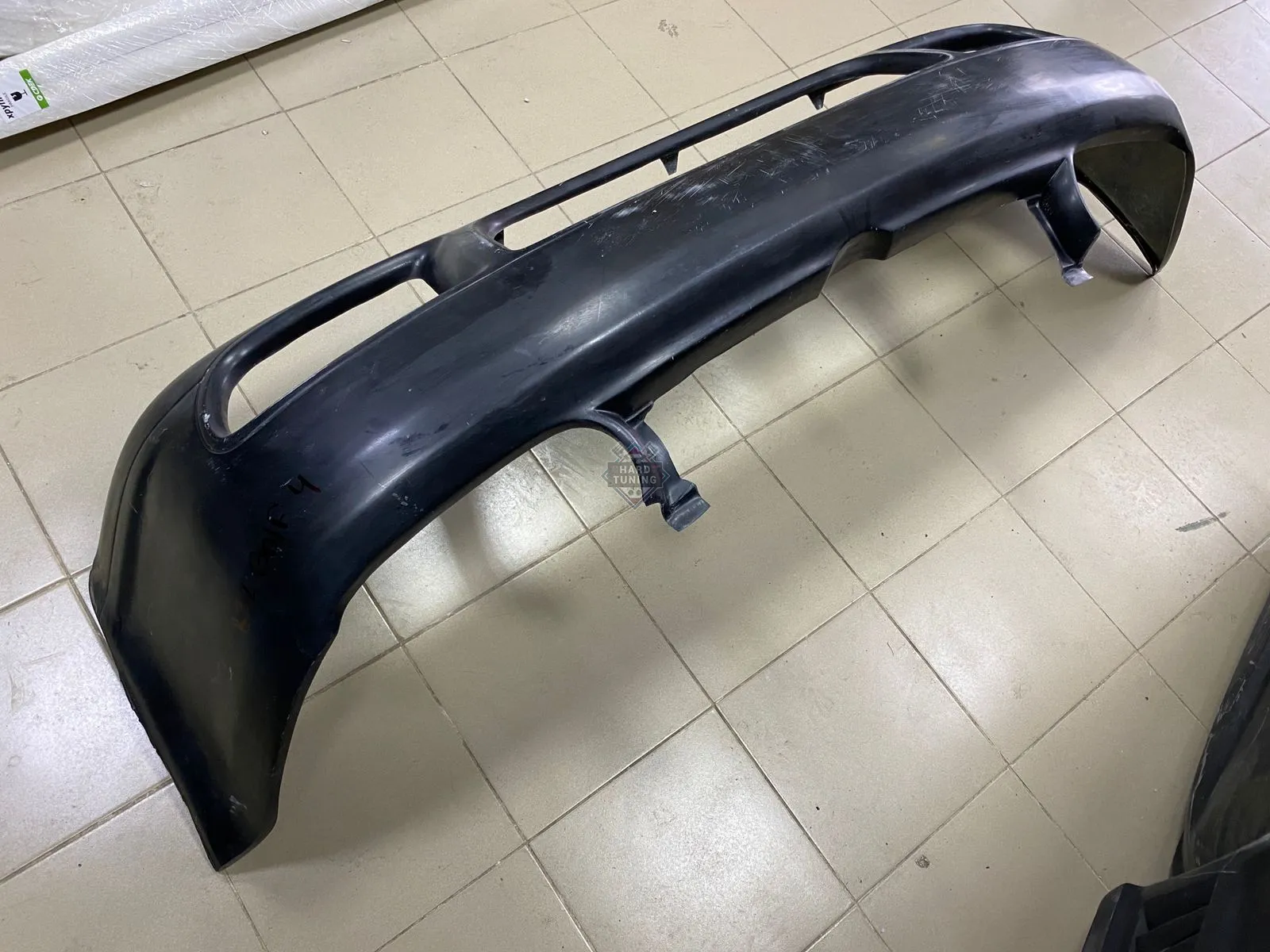 Передний бампер R32 Volkswagen Golf 4