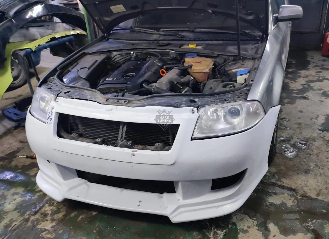 Передний бампер AUTO-R Volkswagen Passat (B5+) 2000-2005