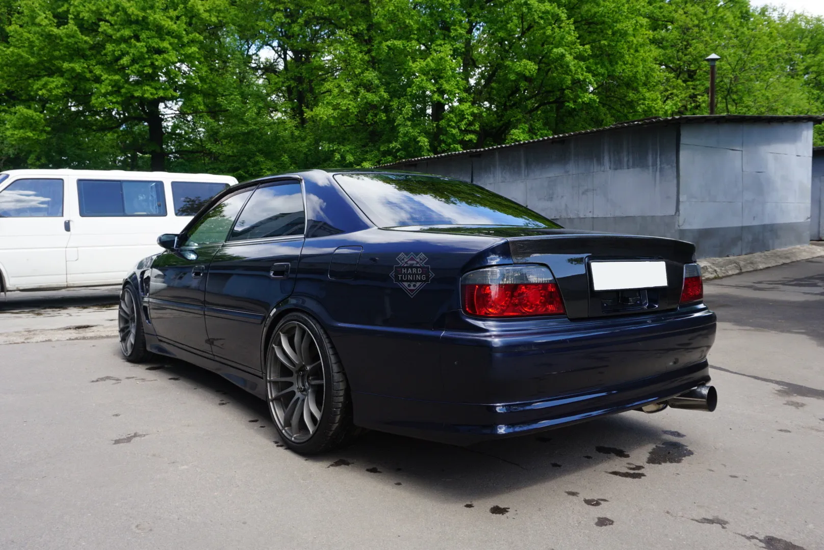 Крышка багажника пластиковая Toyota Chaser 100
