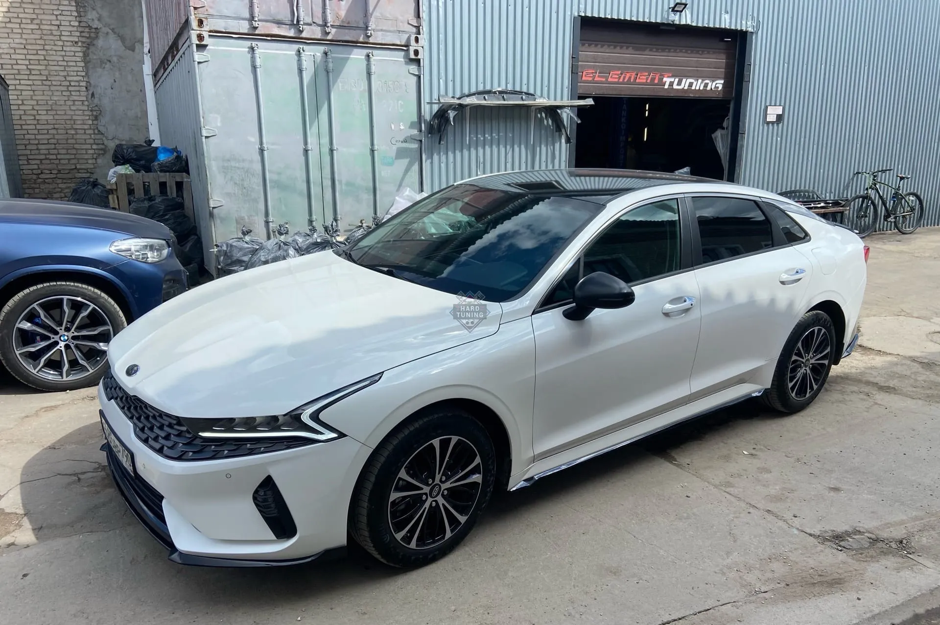 Обвес из сплиттеров и элеронов KIA K5 обычная версия