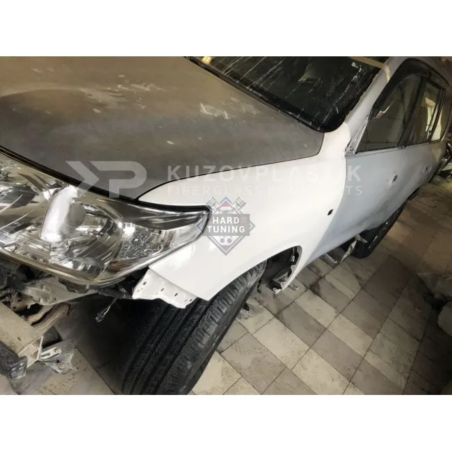 Передние крылья Toyota Land Cruiser 200 (2007-2015) штатные пластиковые комплект