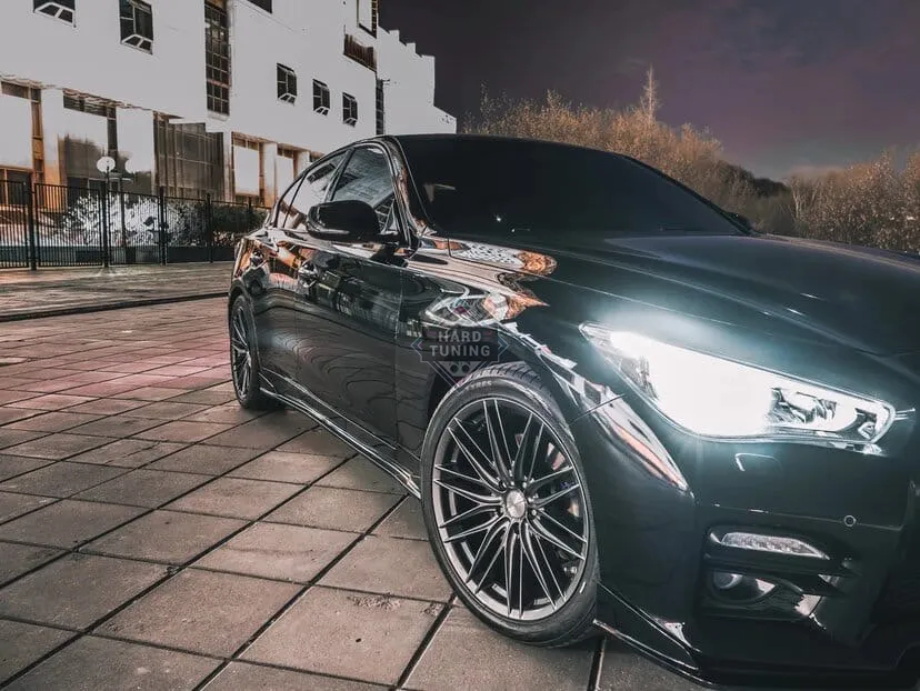 Накладки на пороги Infiniti Q50