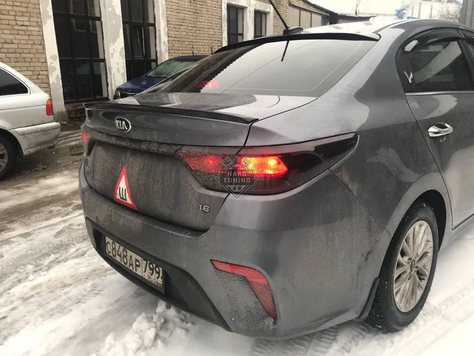 Козырек на заднее стекло KIA Rio 4