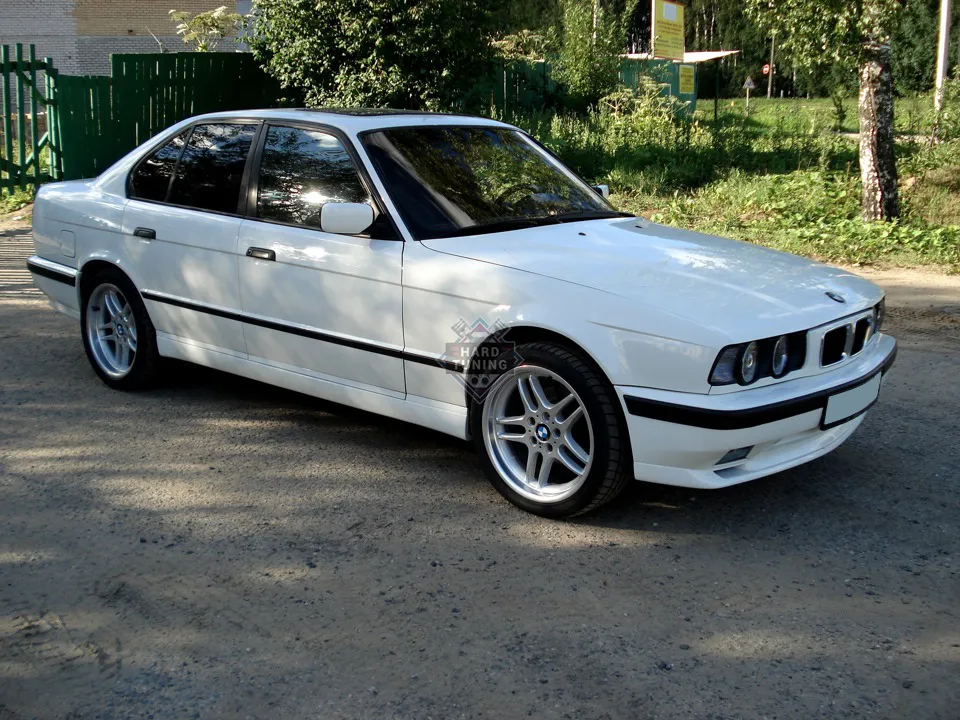 Накладки на пороги M-TECHNIK BMW E34