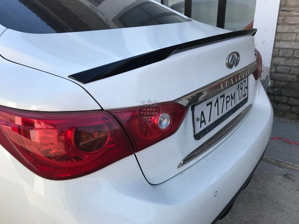 Спойлер лип с вырезом по центру Infiniti Q50