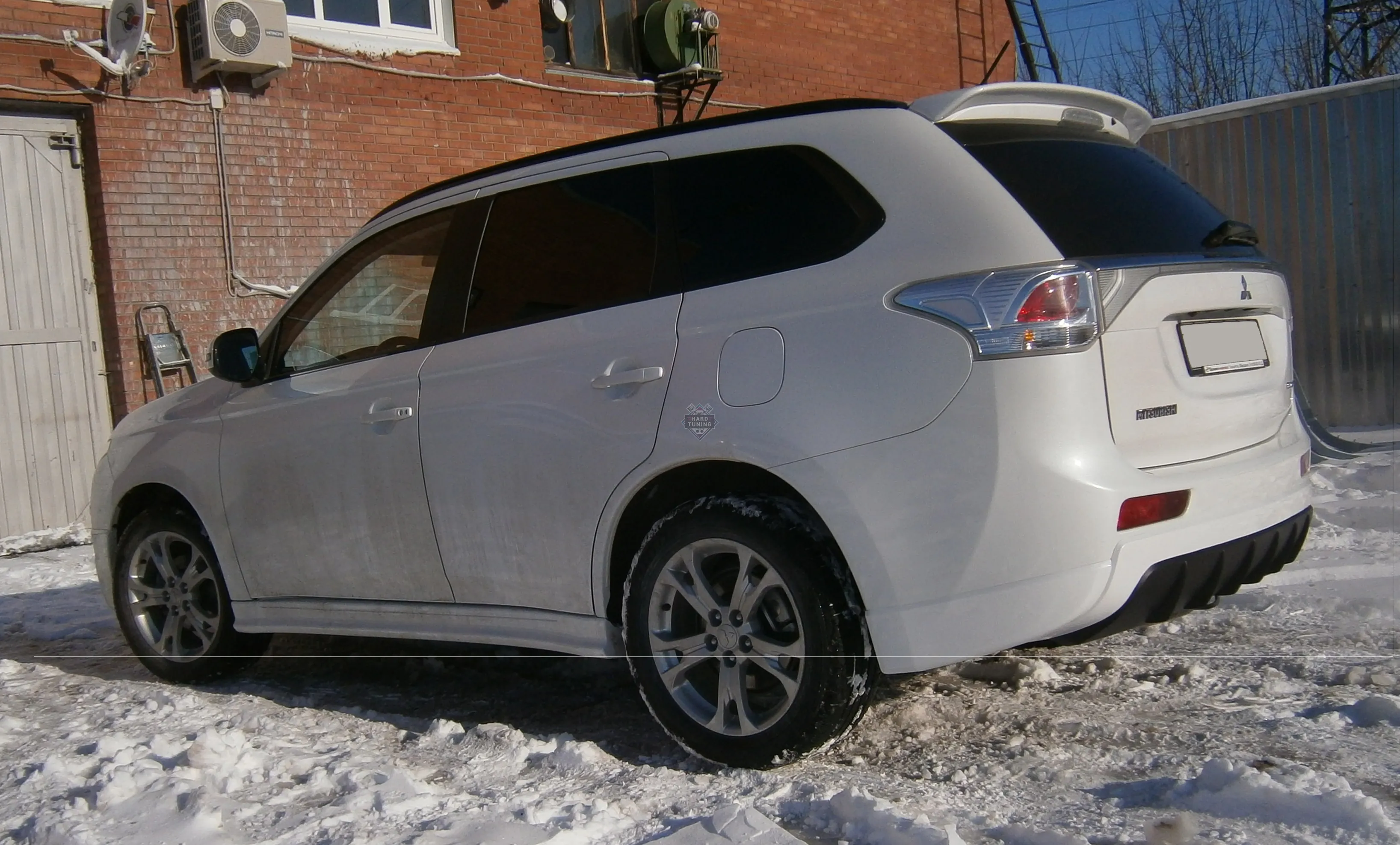 Накладка на задний бампер-диффузор с клыками Mitsubishi Outlander 3 (2012-2014)