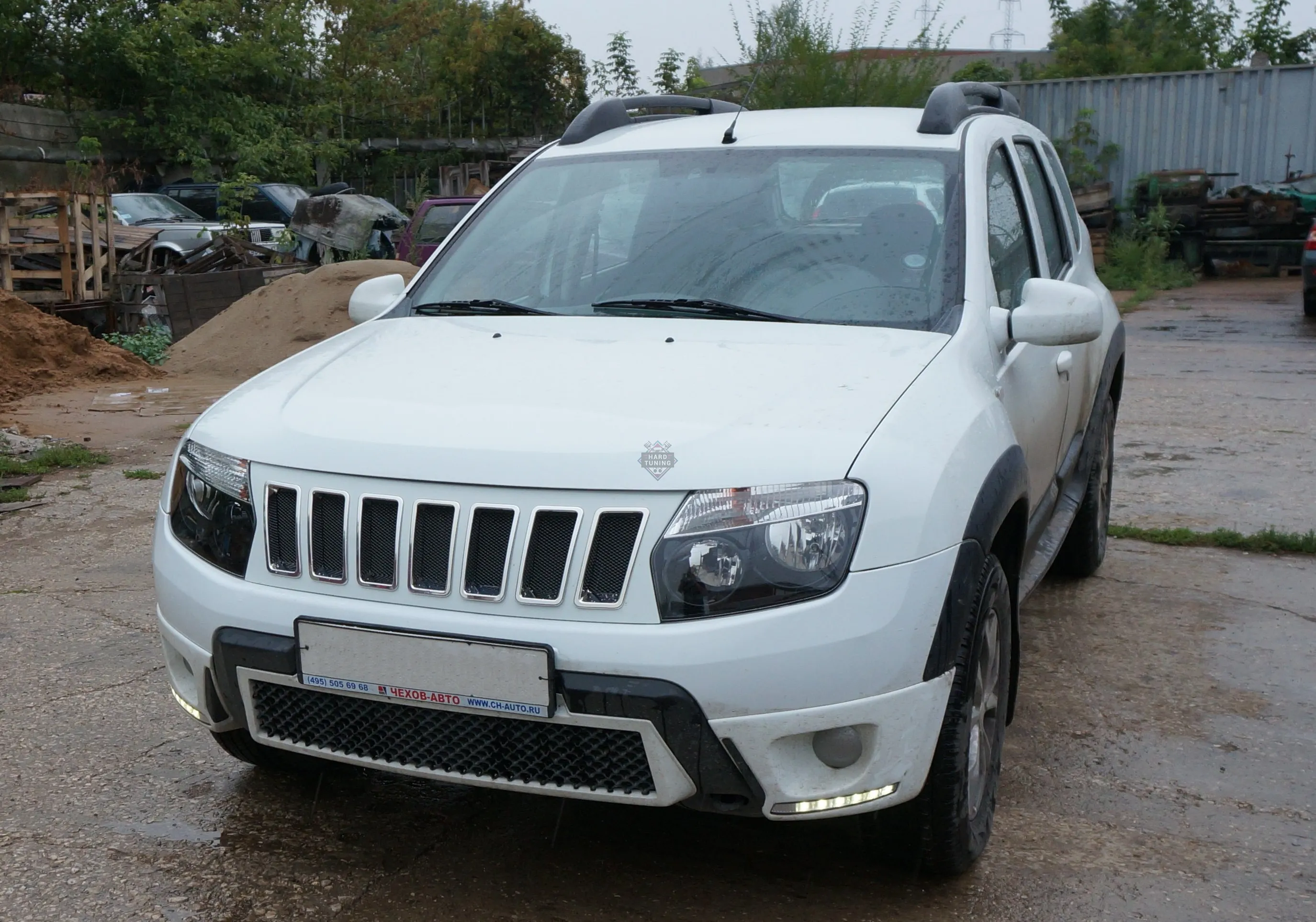 Решетка радиатора CHEROCKEE STYLE Renault Duster 2010+