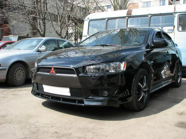 Центральный сплиттер передних клыков Mitsubishi Lancer 10 (2007-2016)