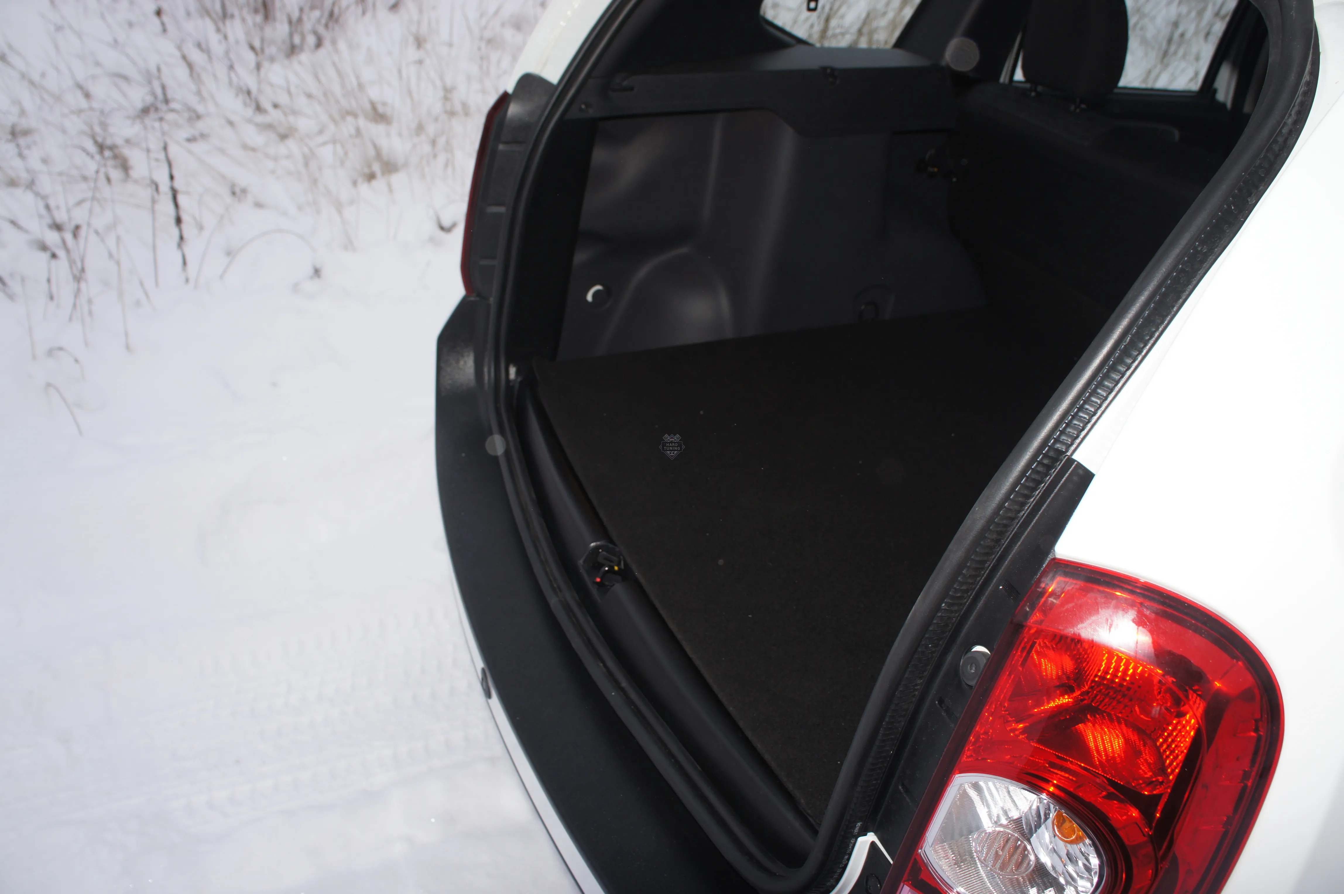 Накладка на порог багажника Renault Duster 2010+