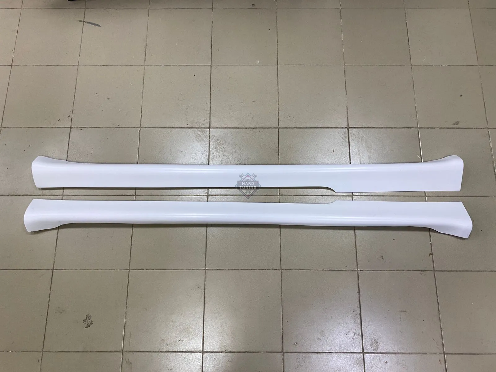 Накладки на пороги R32 Volkswagen Golf 4 3D (3 двери)
