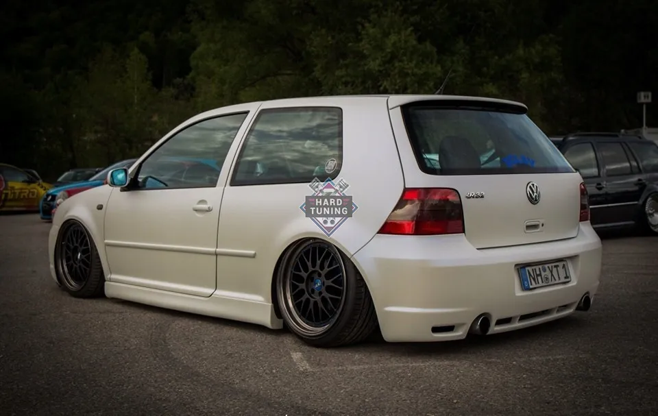 Накладки на пороги R32 Volkswagen Golf 4 3D (3 двери)