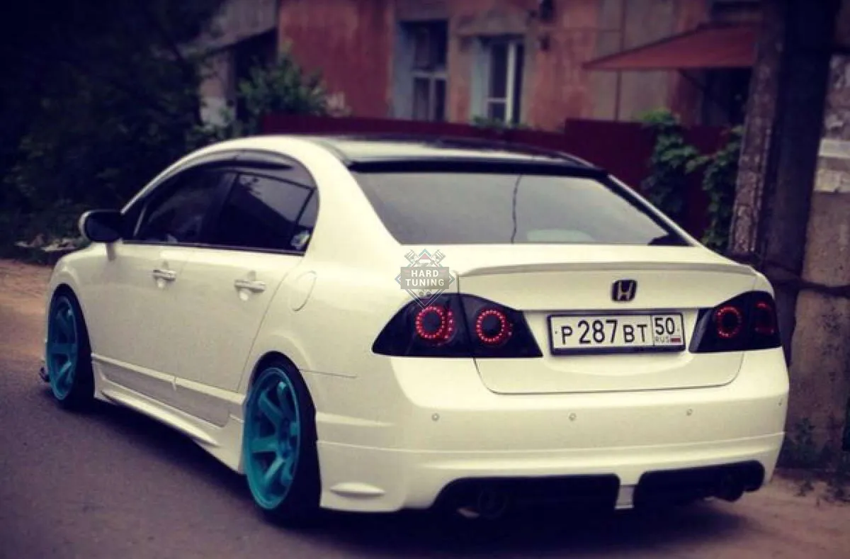 Спойлер лезвие Honda Civic 8 4D