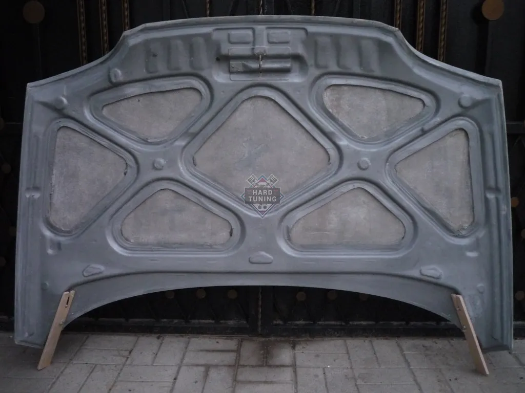 Стеклопластиковый капот с воздухозаборником Subaru style Chevrolet Niva