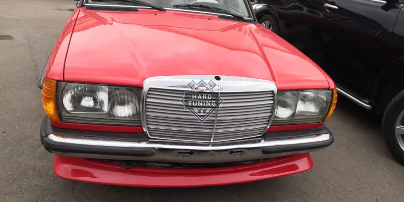 Накладка на передний бампер Zender Mercedes E-Class W123