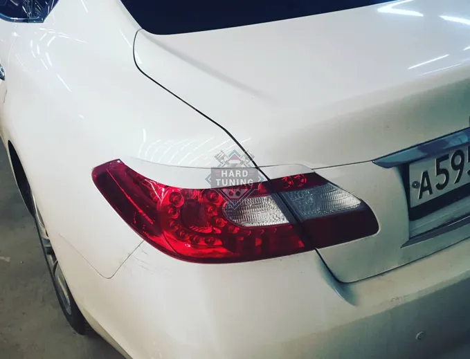 Накладки на задние фонари Infiniti Q70/M25/M37/M56 Y51 (2010-2013)