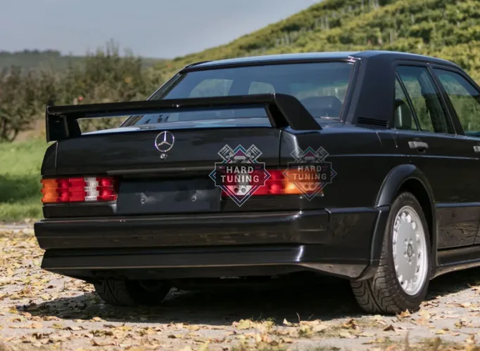 Задний бампер Evolution-1 Mercedes 190 W201