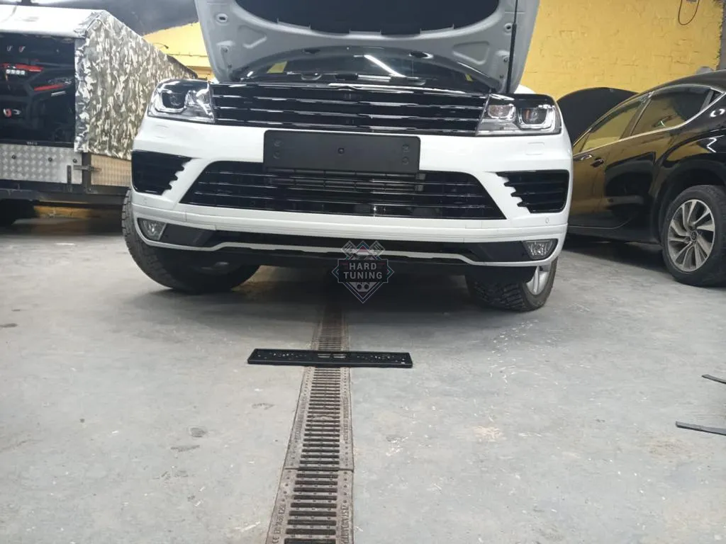 Решетка радиатора Volkswagen Touareg 2015-2018