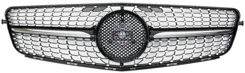 Решетка радиатора Мерседес W204 Mercedes Benz C-class W204 2006-2014 года Diamond, черная с хромированным молдингом.