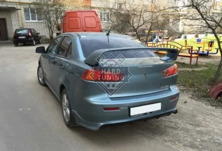 Накладка на задний бампер ZODIAK под одиночный выхлоп Mitsubishi Lancer 10 (2007-2016) стеклопластик