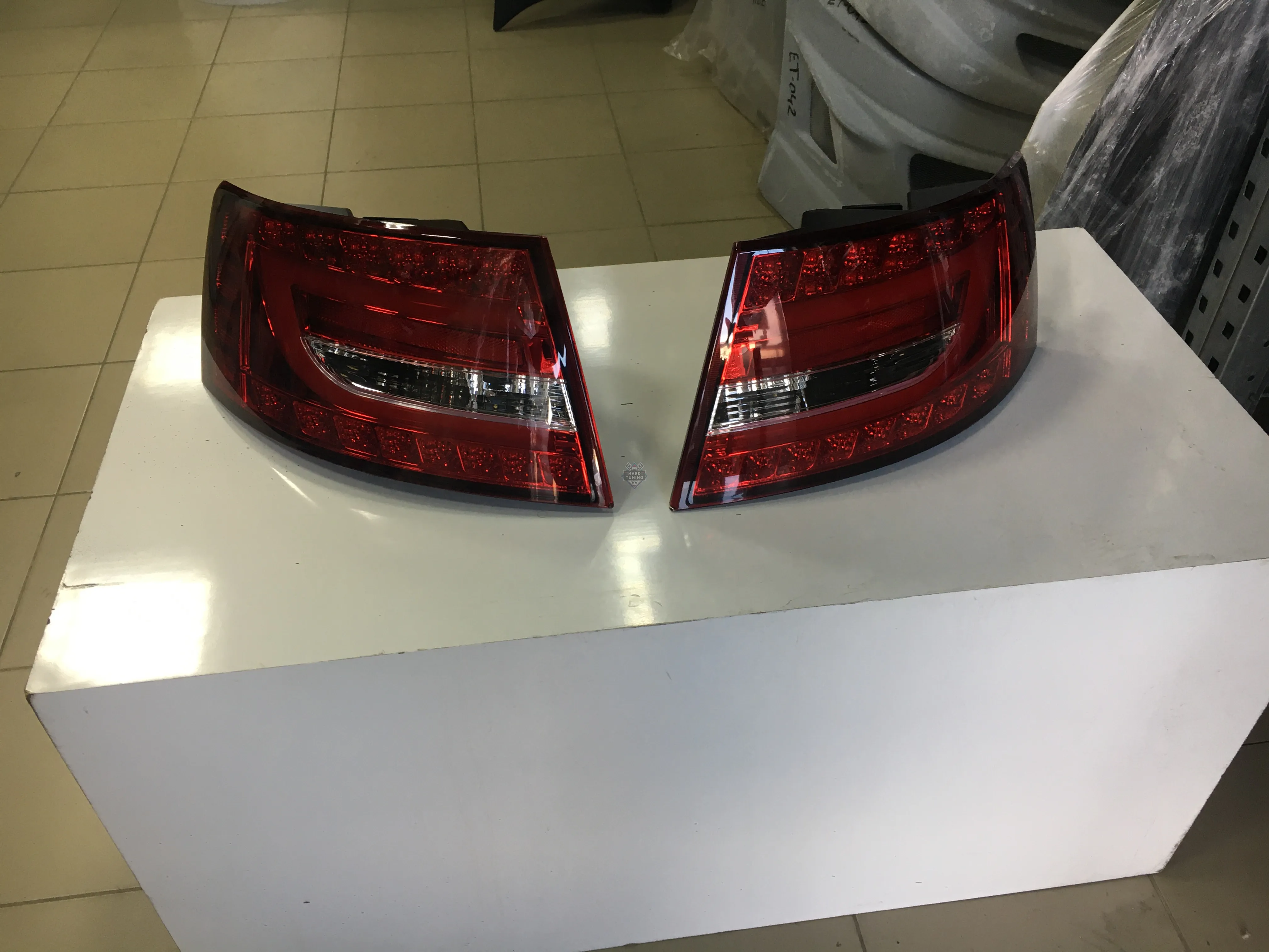 Задние фары AUDI A6 C6 (2005-2008) SEDAN 7PIN LED TAIL LIGHTS fits красно-белые