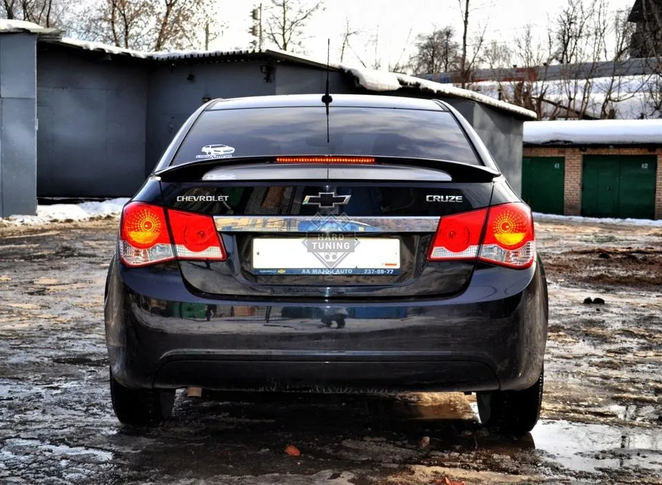 Спойлер под стоп сигнал V2 Chevrolet Cruze седан