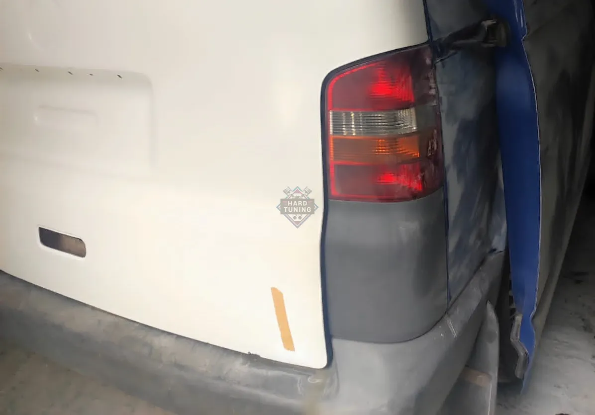 Задняя дверь хлопушка стеклопластик Volkswagen T5 глухая