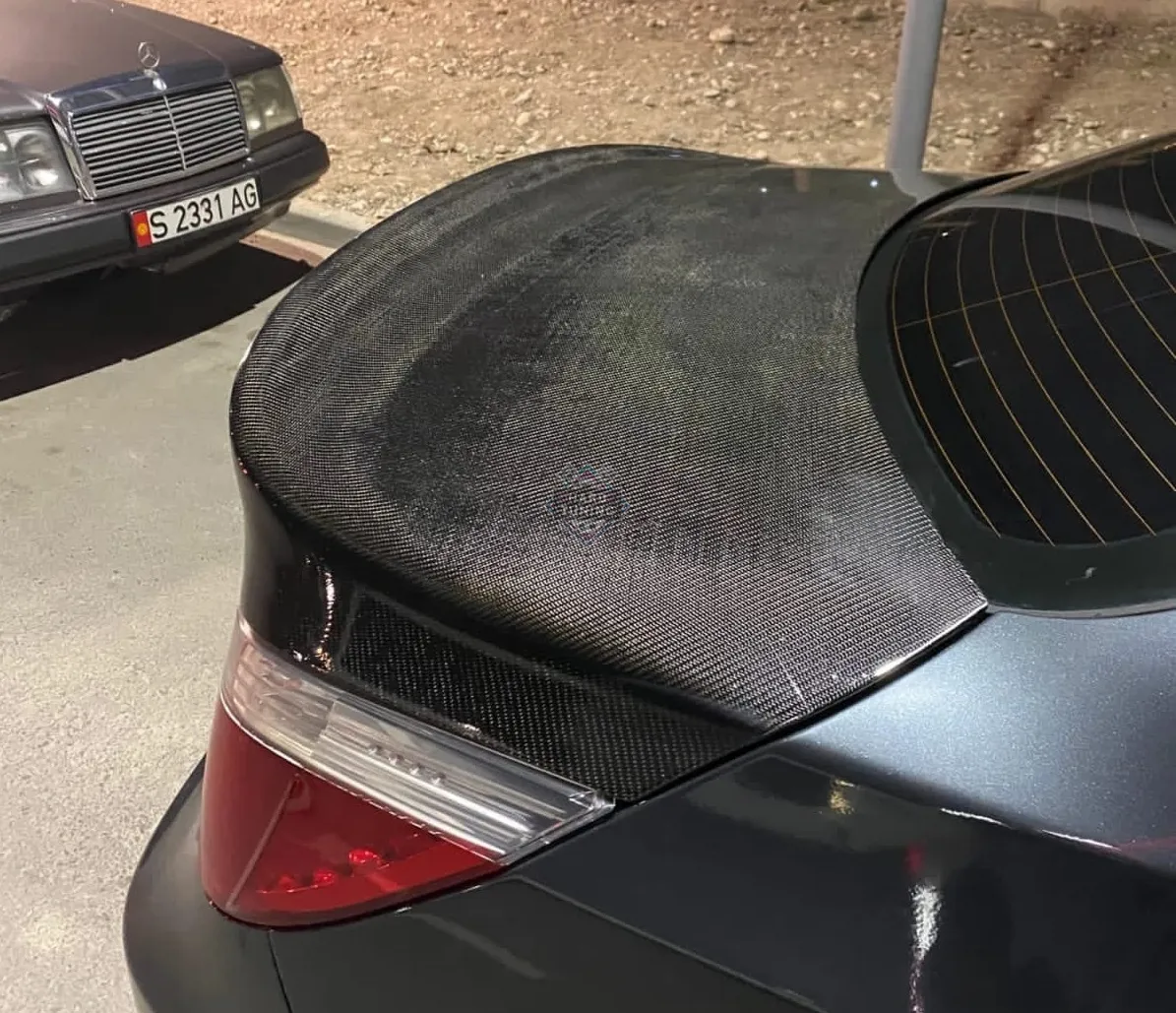 Крышка багажника SB (CSL-STYLE) стеклопластиковая BMW E60 (под квадратные / прямоугольные номера)