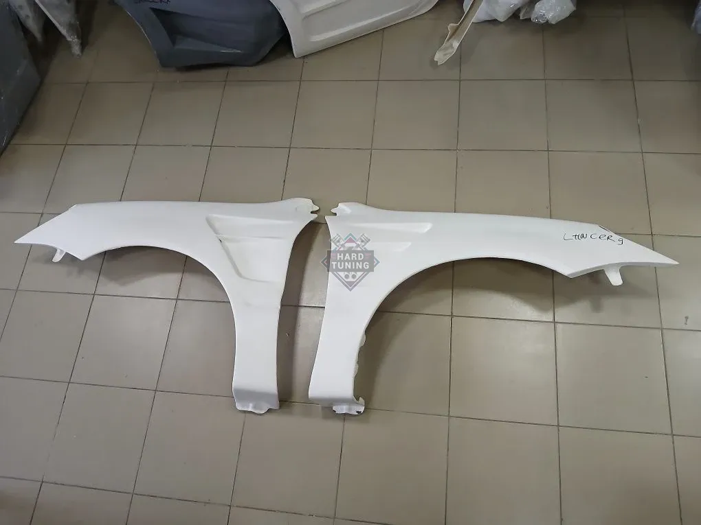 Передние крылья Accolade Mitsubishi Lancer 9