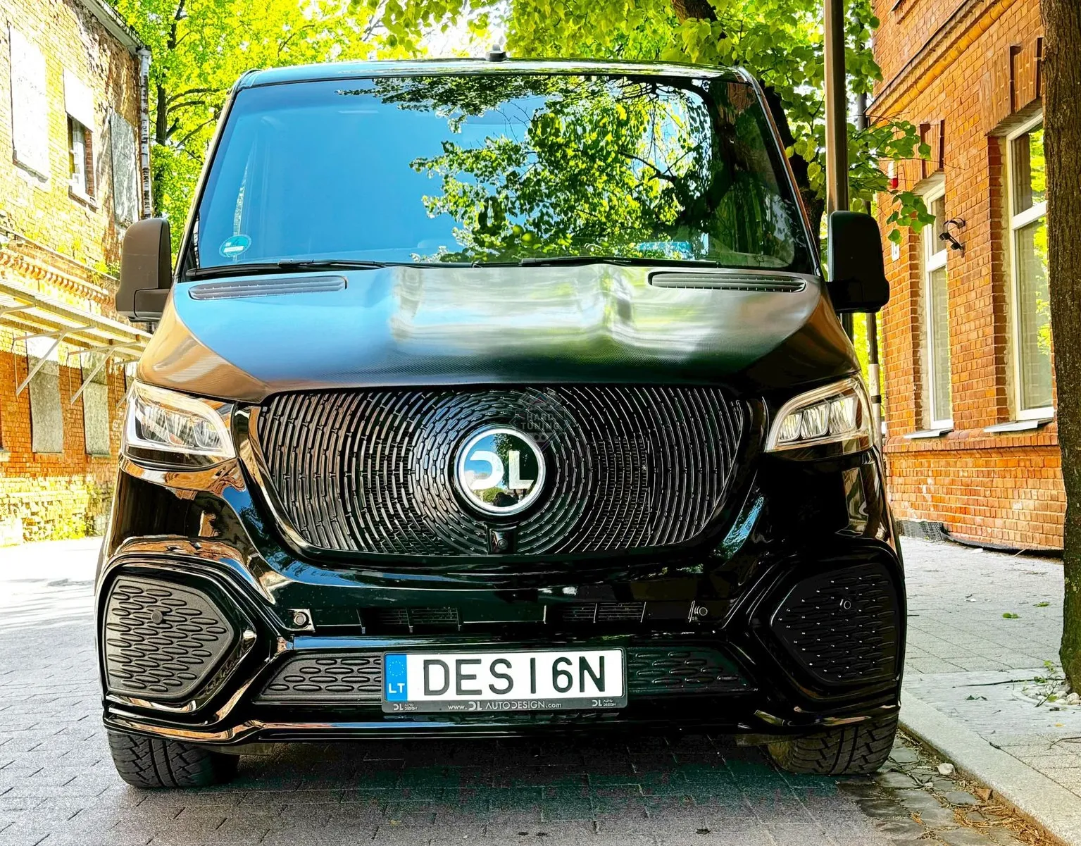 Передний бампер GT решетки / полосы / ДХО Mercedes Sprinter W907 2018+ АБС пластик