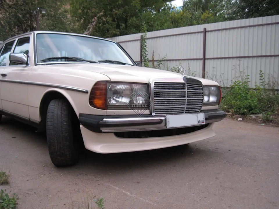 Накладка на передний бампер Zender Mercedes E-Class W123