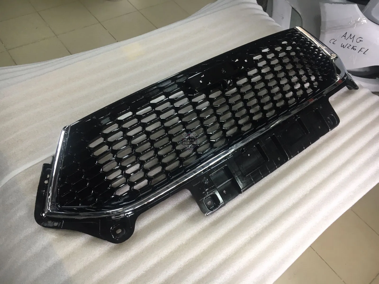Решетка радиатора штатная Haval F7 / F7x (2019-2022) Новая Черный глянец