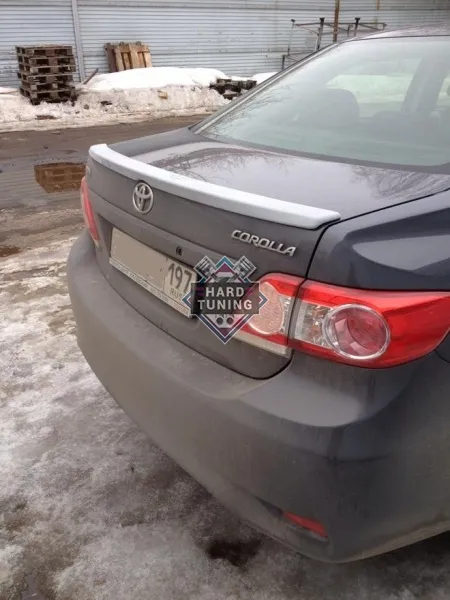 Спойлер на крышку багажника Toyota Corolla E140/E150