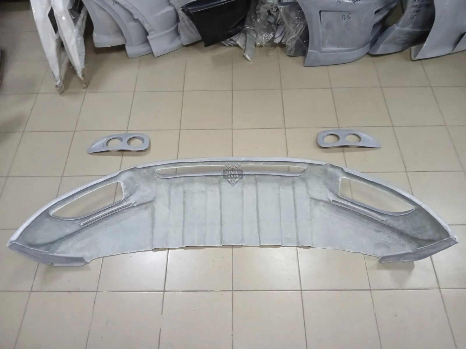 Накладка на передний бампер JE Design Volkswagen Touareg 1 (2006-2010) рестайлинг