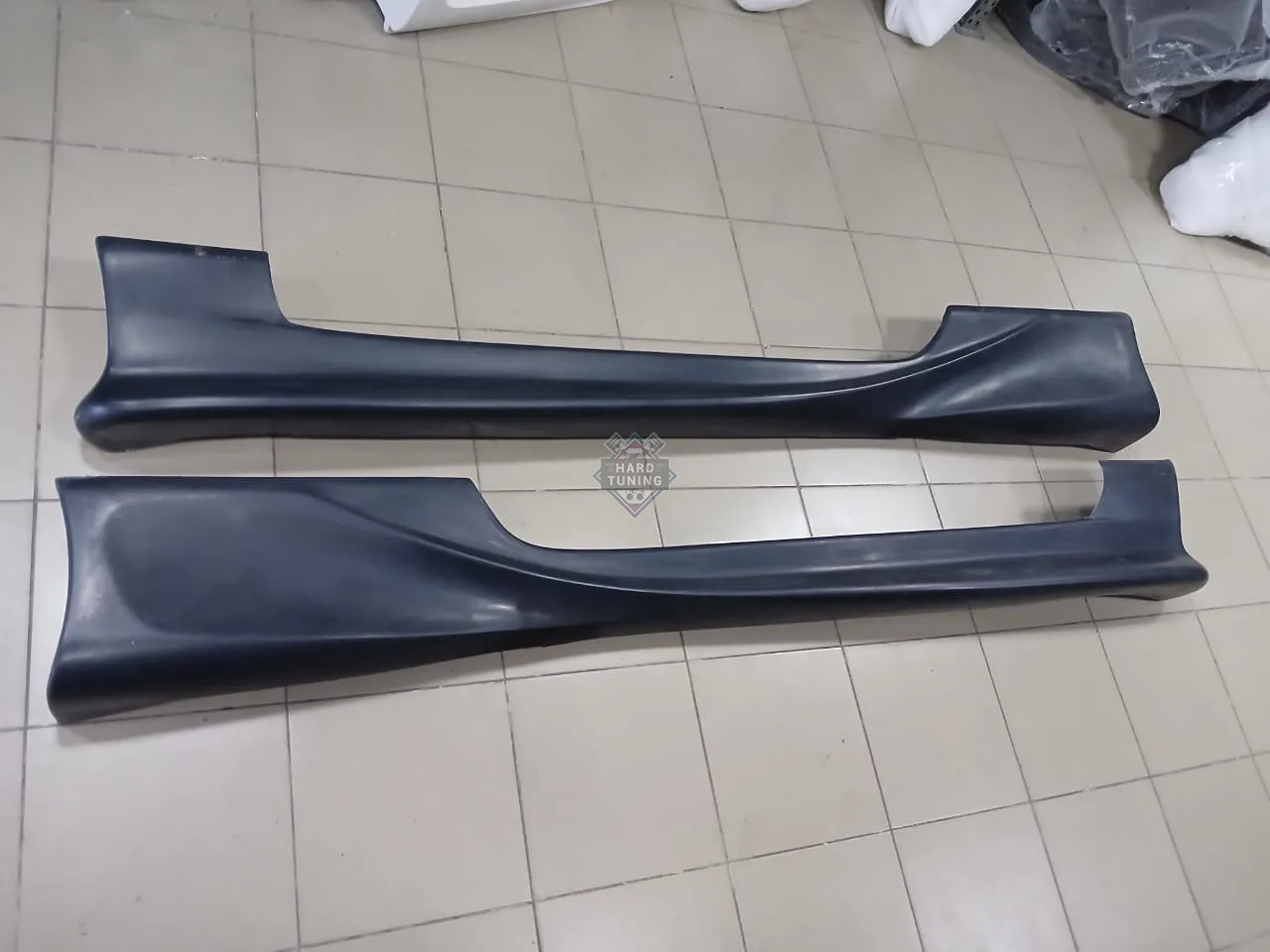 Накладки на пороги Veilside Nissan Skyline R33
