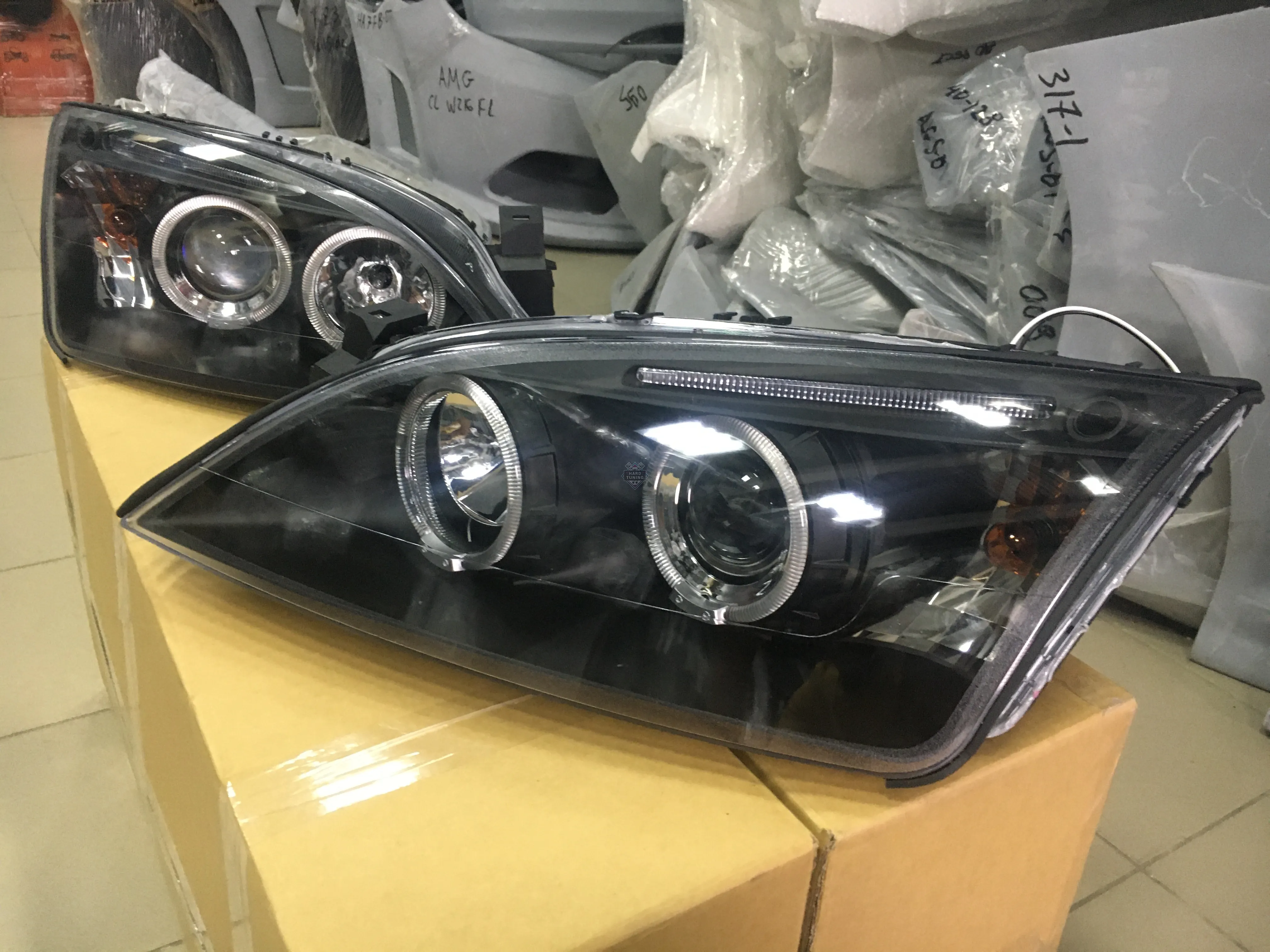 Передние фары Ford Mondeo 3 (2000-2007) Angel Eyes черные