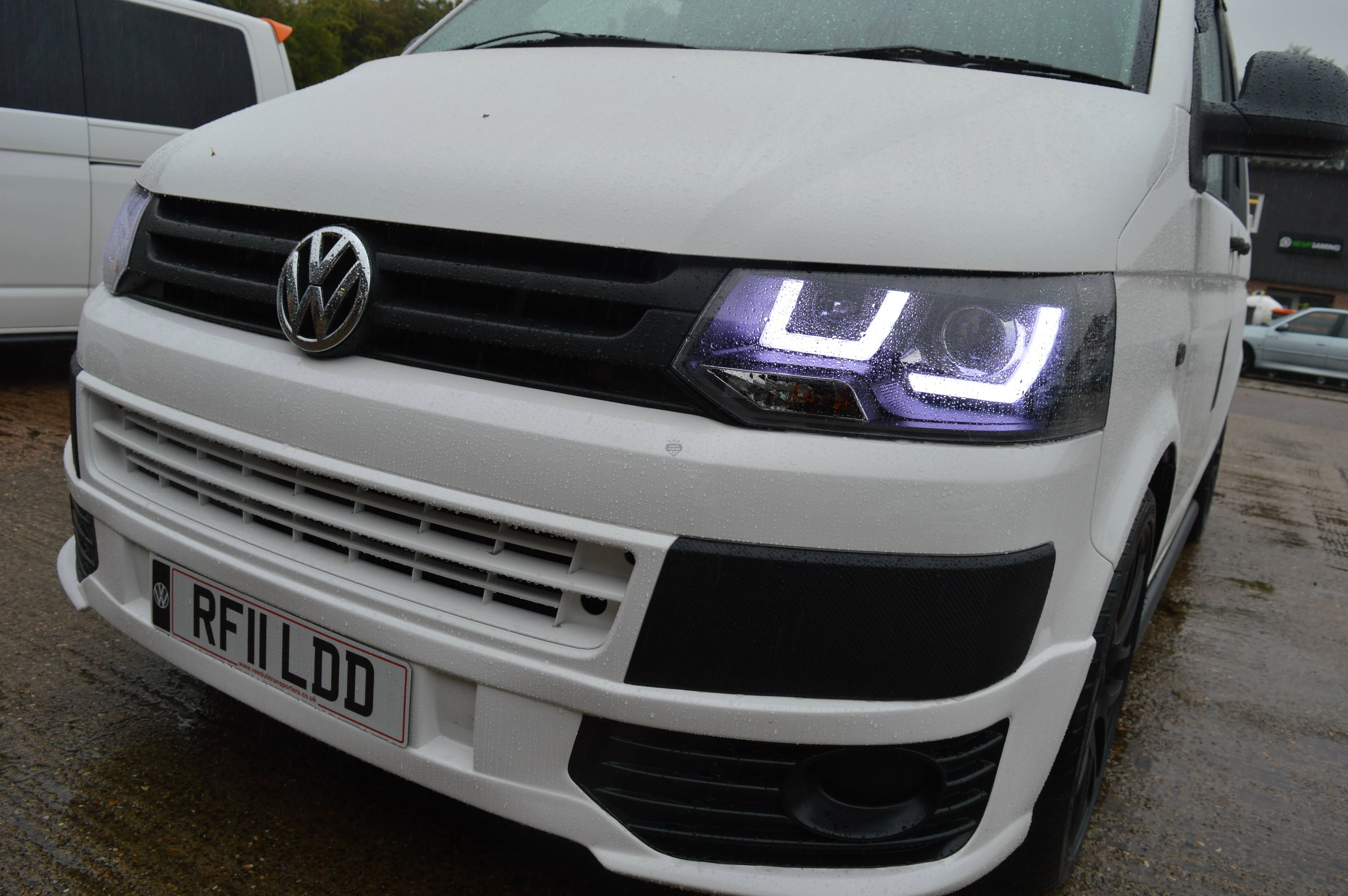 Передние фары Volkswagen T5 (2010-2015) U-LED Light черные