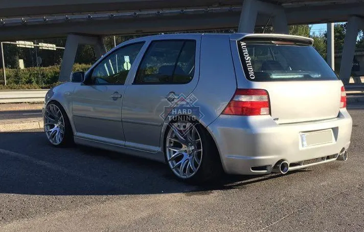 Накладки на пороги R32 Volkswagen Golf 4 5D (5 дверей)