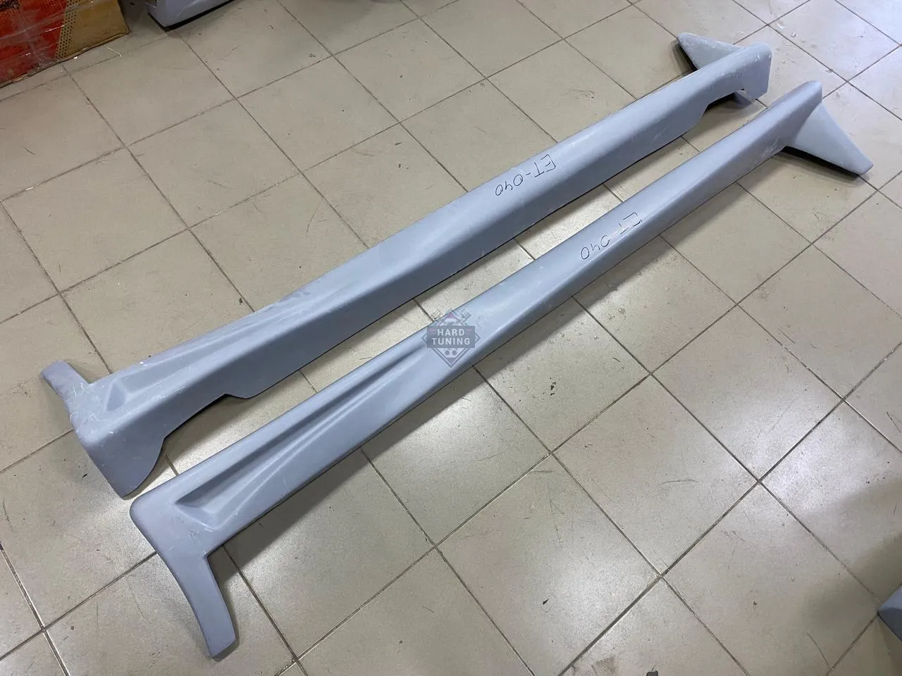 Накладки на пороги CYBER Mitsubishi Galant 8
