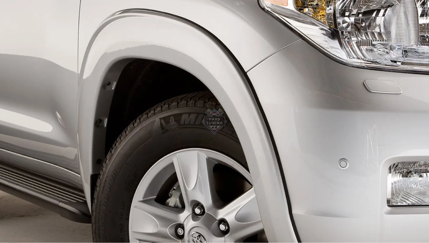 Расширители колесных арок Bushwacker Toyota Land Cruiser 200 (2007-2012)