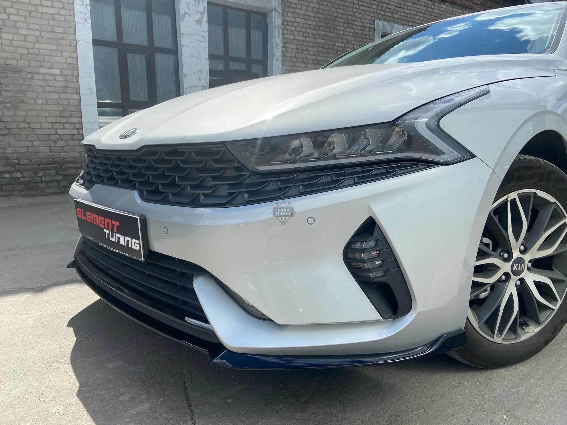 Обвес из сплиттеров и элеронов KIA K5 обычная версия