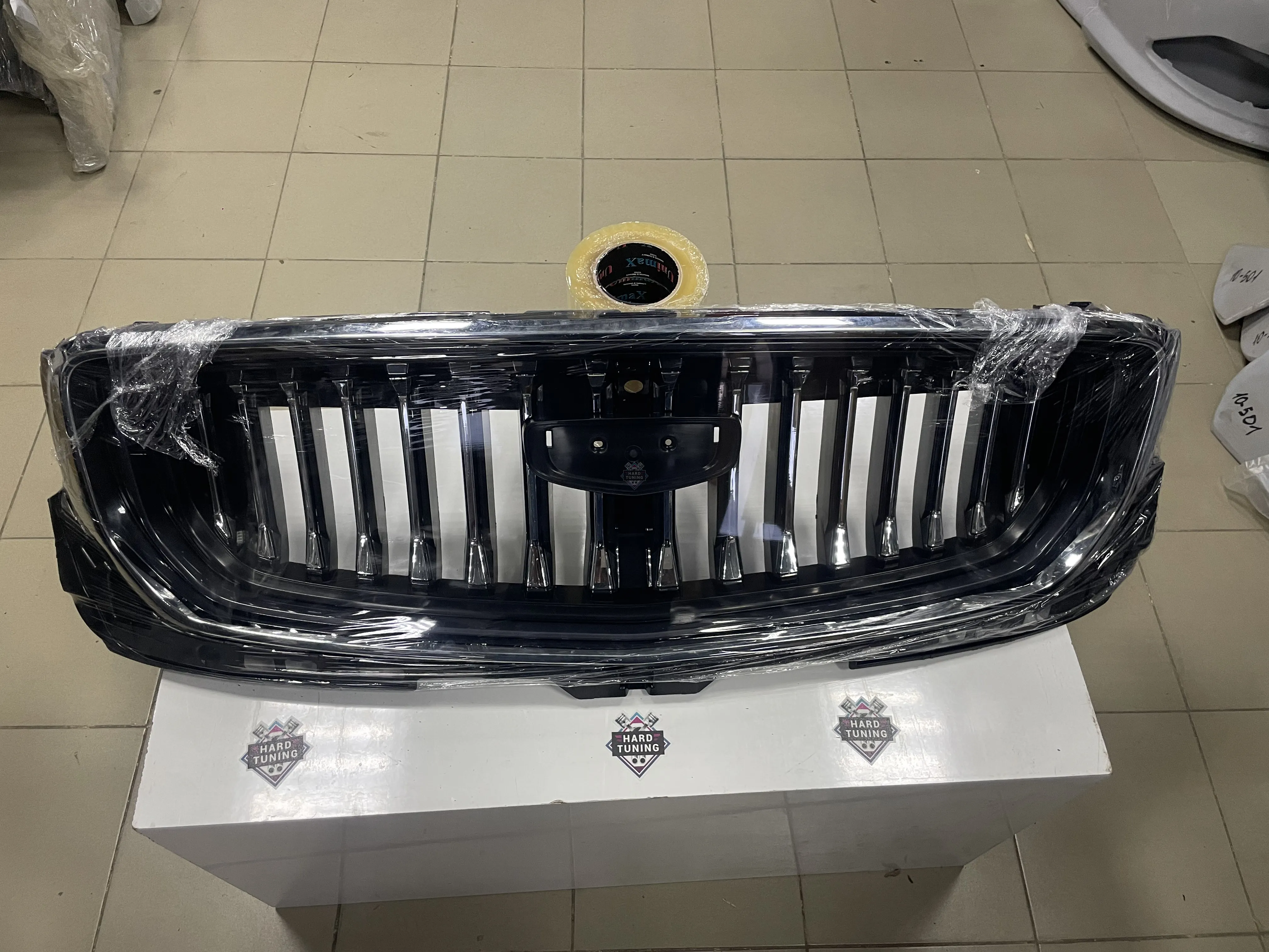 Решетка радиатора штатная Geely Monjaro (2022-Н.В.) Новая