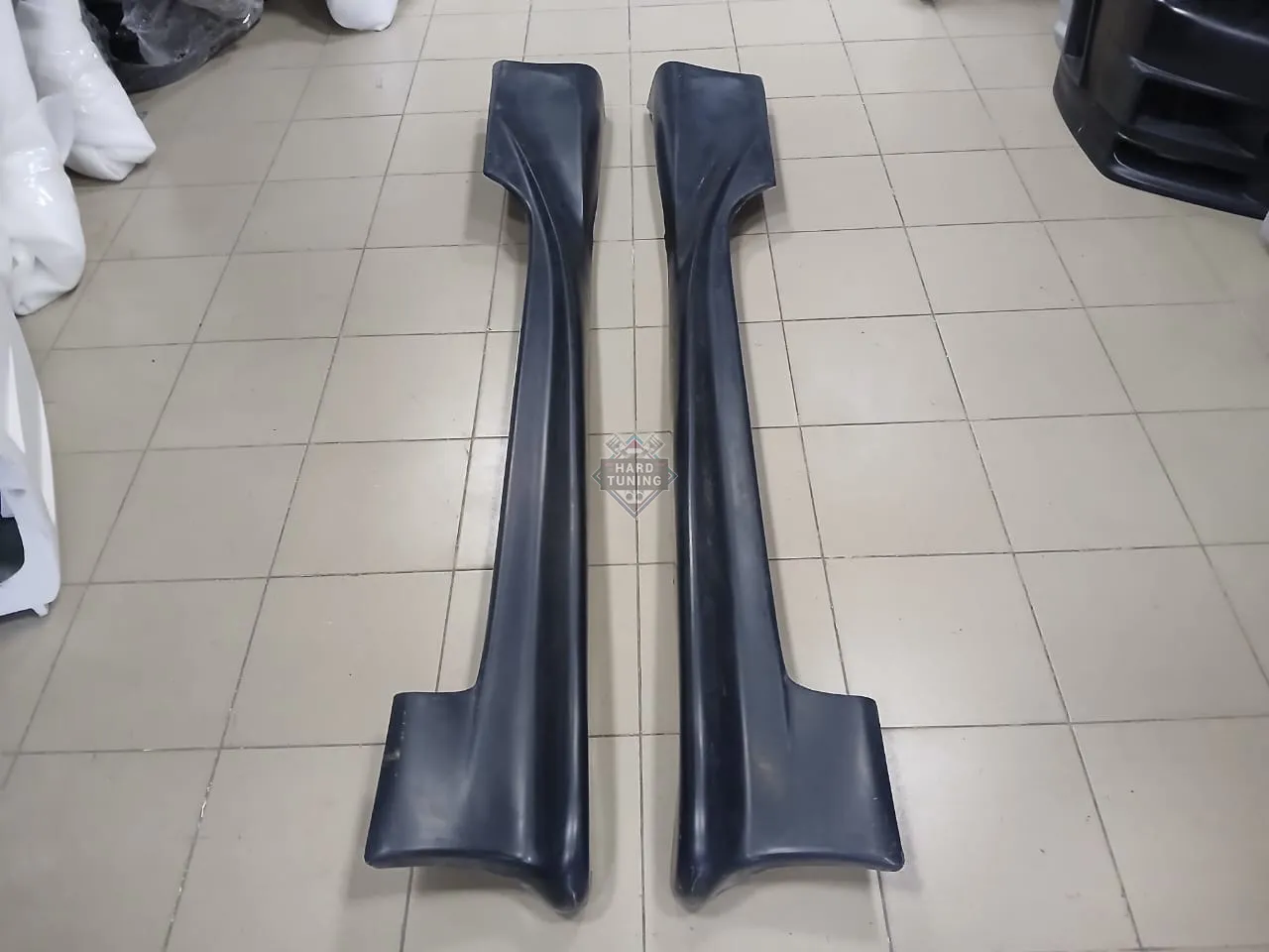 Накладки на пороги Veilside Nissan Skyline R33