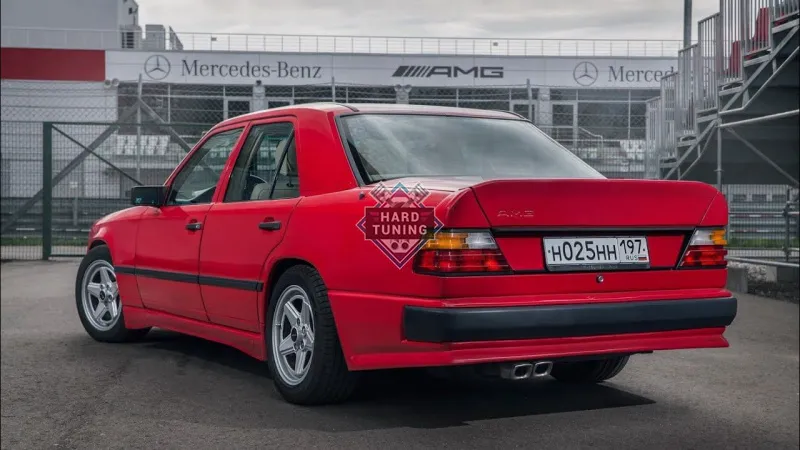 Накладки на пороги AMG Mercedes E-Class W124