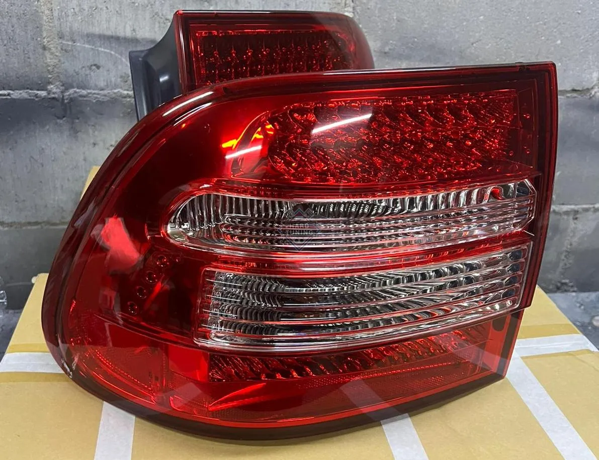 Задние фонари Porsche Cayenne (2002-2006) LED красно-белые