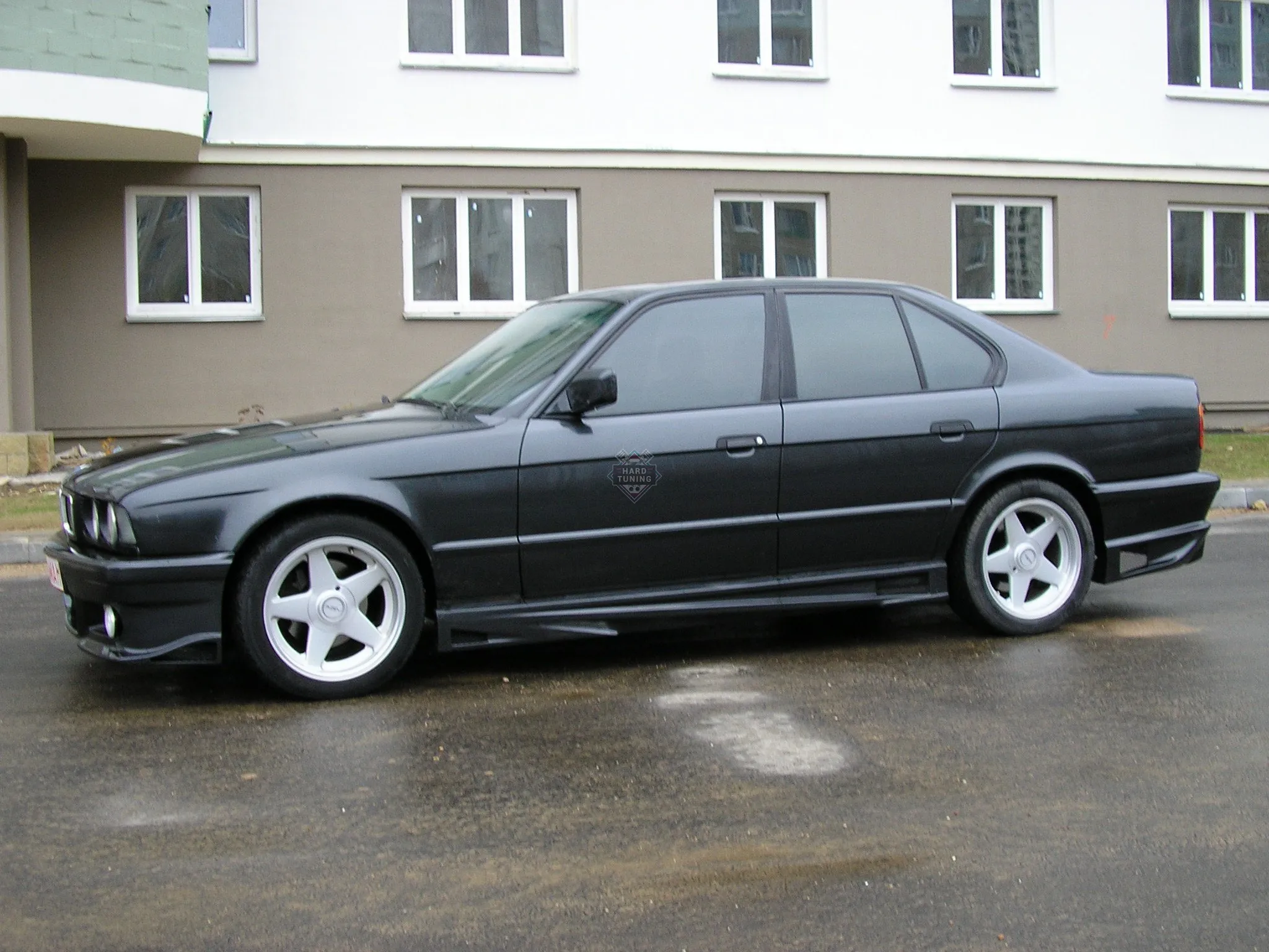 Накладки на пороги MS BMW E34