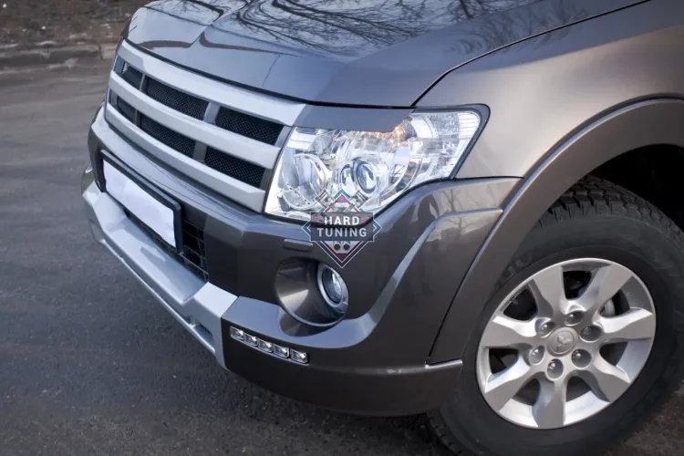 Накладки на фары на фары Mitsubishi Pajero 4 (2006-2015)