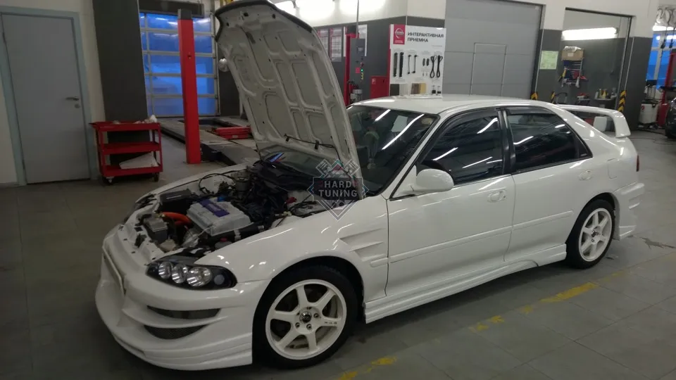 Передний бампер INFERNO Honda Civic 5