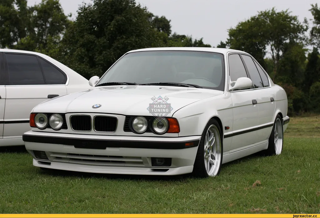 Накладки на пороги M-TECHNIK BMW E34