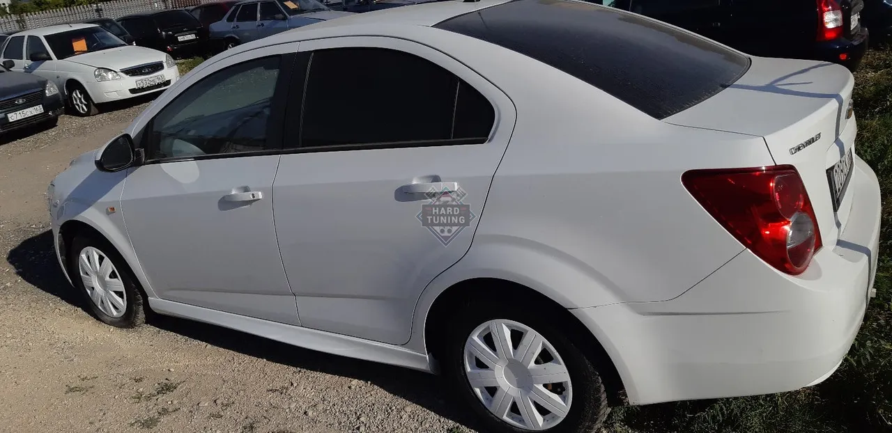 Накладки на пороги Chevrolet Aveo