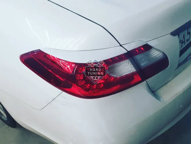 Накладки на задние фонари Infiniti Q70/M25/M37/M56 Y51 (2010-2013)